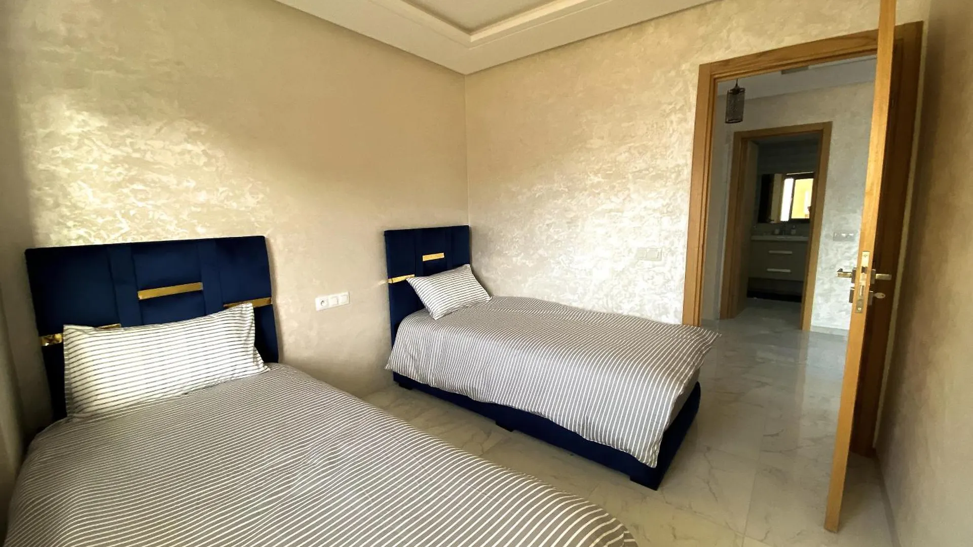 Two Bedroom Luxury Vacation Apartment City Centre location